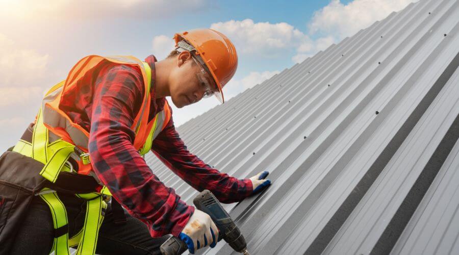 Professional Emergency Roof Repairs services in New Middletown, IN