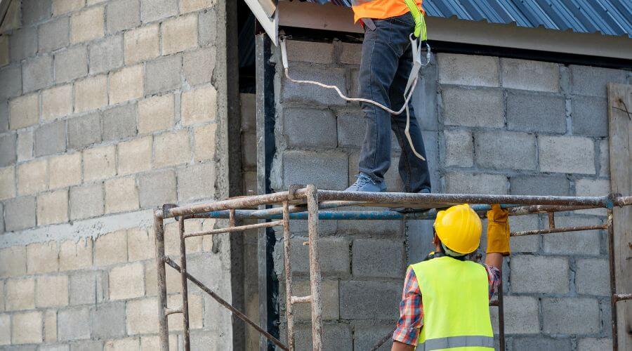 Expert Emergency Roof Repairs services in New Middletown, IN